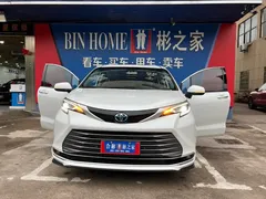 2023 Toyota Sienna 2.5L Hybrid Luxury, белый — фото 13