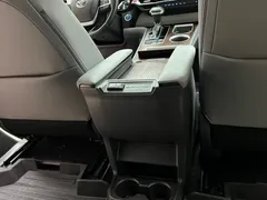 2023 Toyota Sienna 2.5L Hybrid Luxury, белый — фото 14
