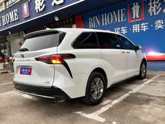 2023 Toyota Sienna 2.5L Hybrid Luxury, белый — фото 16