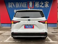 2023 Toyota Sienna 2.5L Hybrid Luxury, белый — фото 18