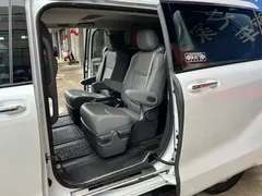 2023 Toyota Sienna 2.5L Hybrid Luxury, белый — фото 25