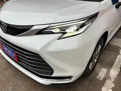 2023 Toyota Sienna 2.5L Hybrid Luxury, белый — фото 29