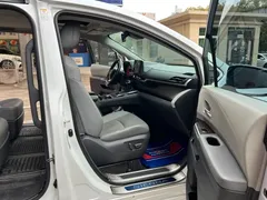 2023 Toyota Sienna 2.5L Hybrid Luxury, белый — фото 30