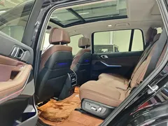 2022 BMW X7 xDrive40i, чёрный — фото 9