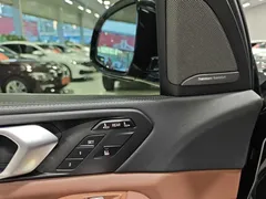 2022 BMW X7 xDrive40i, чёрный — фото 14