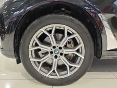 2022 BMW X7 xDrive40i, чёрный — фото 15