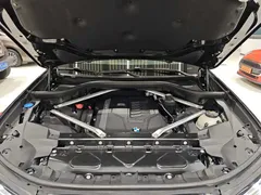 2022 BMW X7 xDrive40i, чёрный — фото 19