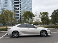 2021 Toyota Camry 2.5G Luxury — фото 4