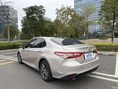 2021 Toyota Camry 2.5G Luxury — фото 6