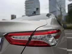 2021 Toyota Camry 2.5G Luxury — фото 8