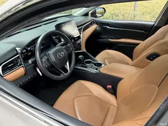 2021 Toyota Camry 2.5G Luxury — фото 12