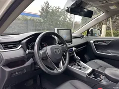 2020 Toyota RAV4 2.0L CVT 4WD Premium — фото 4