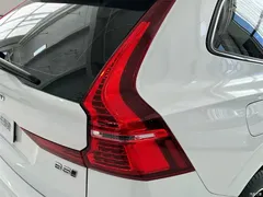 2022 Volvo XC60 B5 4WD Zhiyuan Sport, белый — фото 14