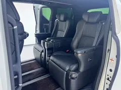 2021 Toyota Alphard Hybrid 2.5L Premium, белый — фото 7