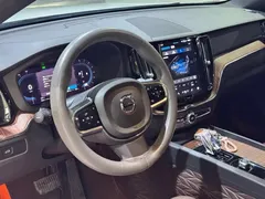 2023 Volvo XC60 4WD Luxury, белый — фото 3