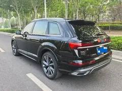 2022 Audi Q7 55 TFSI quattro S line, чёрный — фото 4