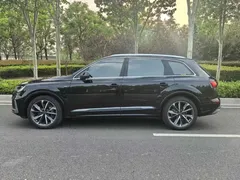 2022 Audi Q7 55 TFSI quattro S line, чёрный — фото 7