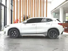 2021 BMW X2 sDrive25i Leading M Sport Package, белый — фото 4