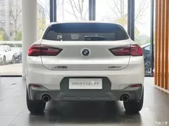 2021 BMW X2 sDrive25i Leading M Sport Package, белый — фото 12
