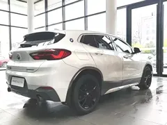 2021 BMW X2 sDrive25i Leading M Sport Package, белый — фото 13