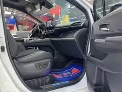 2021 Toyota Sienna 2.5L Hybrid Premium, белый — фото 8