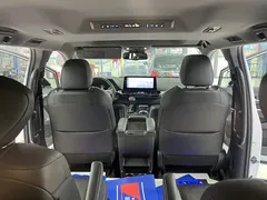 2021 Toyota Sienna 2.5L Hybrid Premium, белый — фото 10