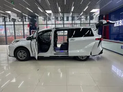 2021 Toyota Sienna 2.5L Hybrid Premium, белый — фото 21