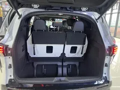 2021 Toyota Sienna 2.5L Hybrid Premium, белый — фото 24