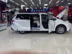 2021 Toyota Sienna 2.5L Hybrid Premium, белый — фото 25