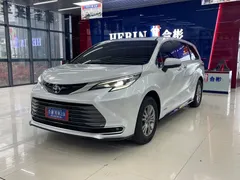 2021 Toyota Sienna 2.5L Hybrid Premium, белый — фото 27