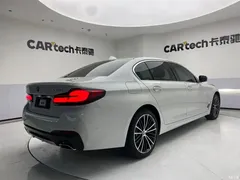 2022 BMW 5 Series modified 530Li leading M sports package, белый — фото 5