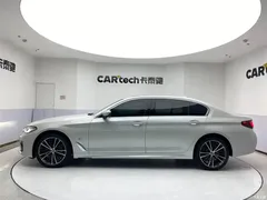 2022 BMW 5 Series modified 530Li leading M sports package, белый — фото 8