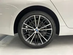 2022 BMW 5 Series modified 530Li leading M sports package, белый — фото 11