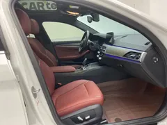 2022 BMW 5 Series modified 530Li leading M sports package, белый — фото 18