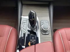 2022 BMW 5 Series modified 530Li leading M sports package, белый — фото 20