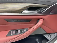 2022 BMW 5 Series modified 530Li leading M sports package, белый — фото 25