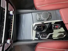 2021 BMW 5 Series 530Li Leading M Sport Package, белый — фото 20