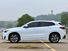 2022 BMW X2 sDrive25i M, белый — фото 4