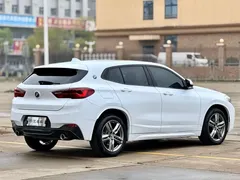 2022 BMW X2 sDrive25i M, белый — фото 8