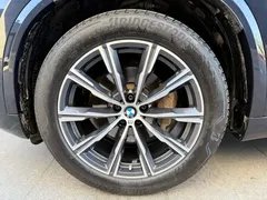 2021 BMW X5 xDrive30i M, чёрный — фото 17