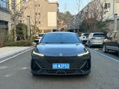 2023 Changan UNI-V 1.5T Premium — фото 1