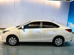 2022 Toyota YARiS L 1.5L CVT Luxury PLUS — фото 9