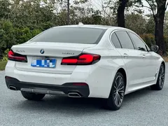 2022 BMW 5 Series 530Li M Sport Package, белый — фото 4