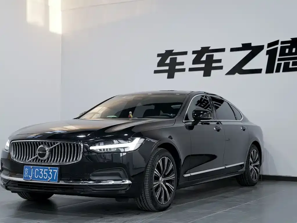 2022 Volvo S90