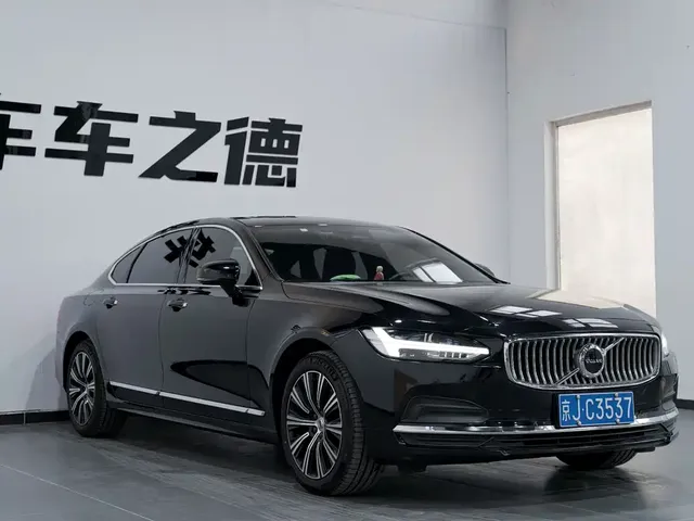 2022 Volvo S90
