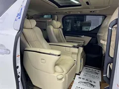 2021 Toyota Alphard Hybrid 2.5L Premium, белый — фото 11