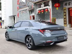 2021 Hyundai Elantra 1.5L CVT LUX Premium, синий — фото 9