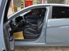 2021 Hyundai Elantra 1.5L CVT LUX Premium, синий — фото 16