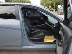 2021 Hyundai Elantra 1.5L CVT LUX Premium, синий — фото 17