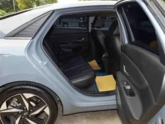 2021 Hyundai Elantra 1.5L CVT LUX Premium, синий — фото 18